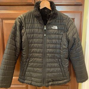 Black North Face girls L(14/16) in like new condition. Black Fleece on inside
